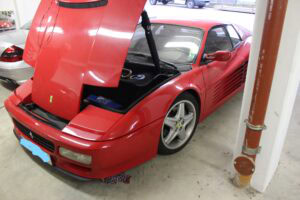 Ferrari 348 im Autohaus Rhein-Neckar, professionelle Kfz-Sachverständigenbüro Bewertung, Fahrzeuggutachten, Schadensanalyse, Kfz-Expertise, Unfallgutachten.