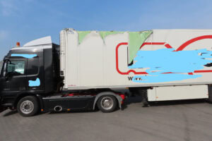 Gebrauchter LKW mit Unfallschaden, Fahrzeugreparatur und Schadensbewertung durch WRP Kfz-Sachverständigenbüro Rhein-Neckar.